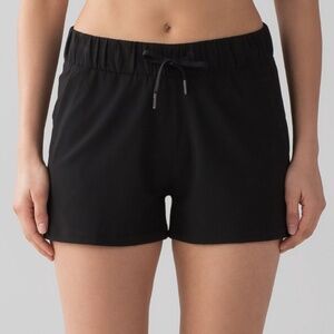 Lululemon On The Fly Shorts 2.5" Size 2 Black